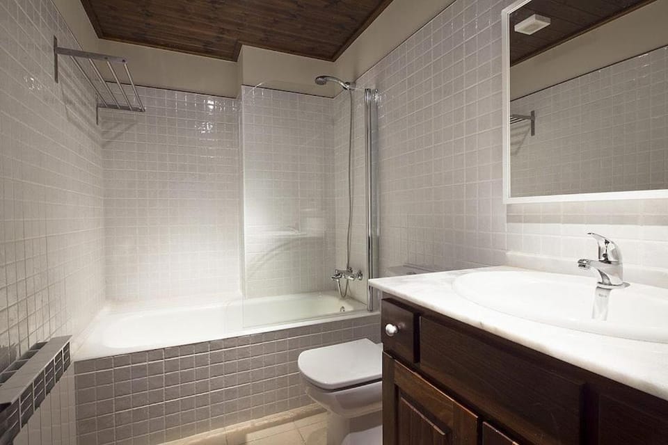 Shower, Toilet, Bathroom, Bath