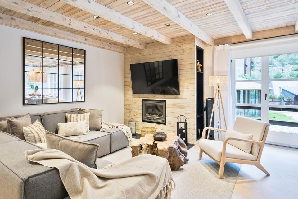 Communal lounge/ TV room, TV and multimedia, Living room, Seating area