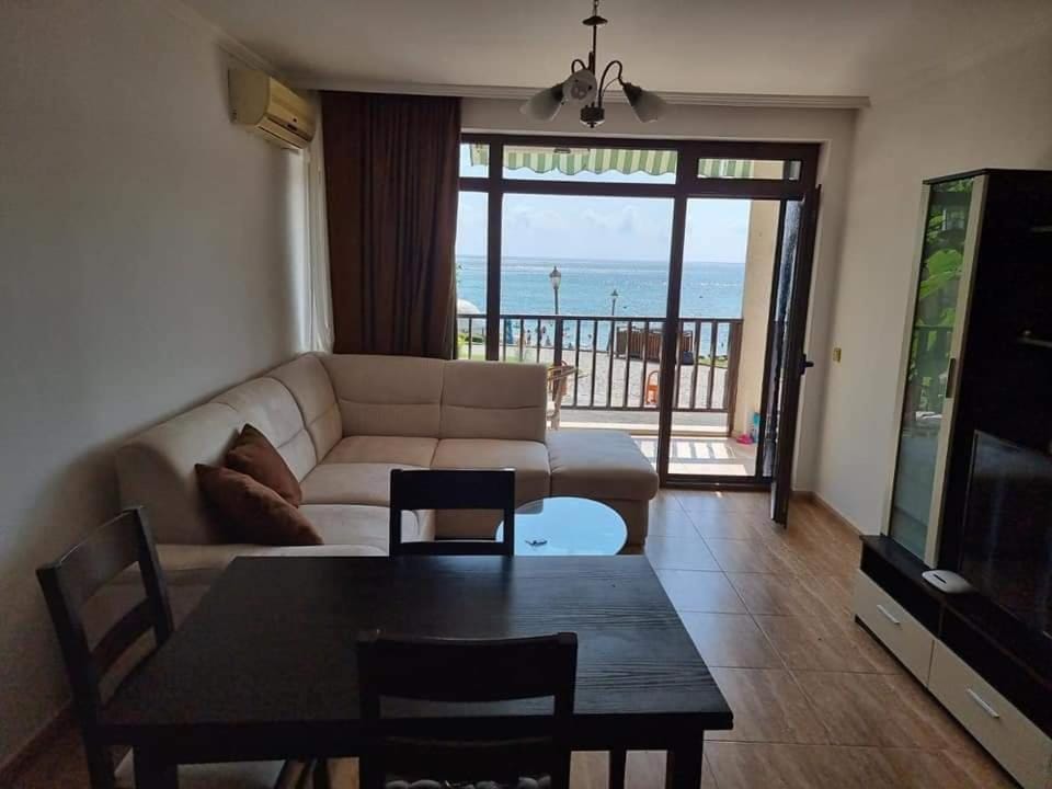 Living room, Sea view