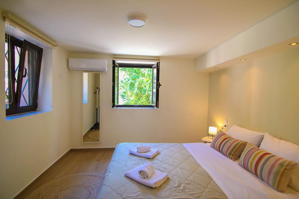 The house under the rocks of Meteora 2 Apartment in Kalabaka
