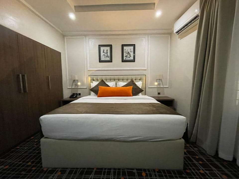Bedroom, air conditioner