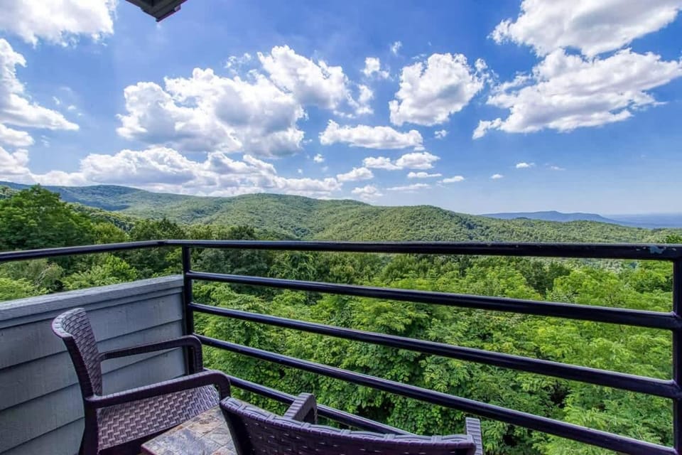 Stone Crest Summit by Beyond Expectations w Pool House in Gatlinburg
