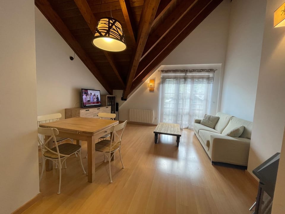 TV and multimedia, Living room, Dining area