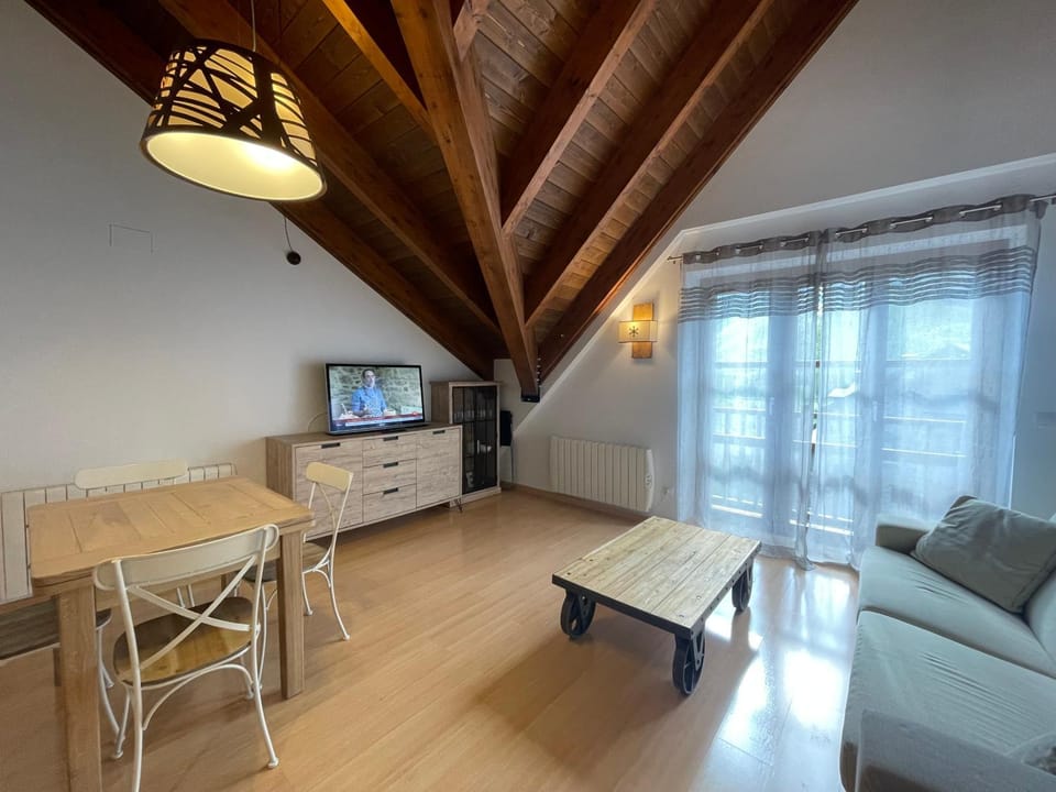 Communal lounge/ TV room, TV and multimedia, Living room, Dining area