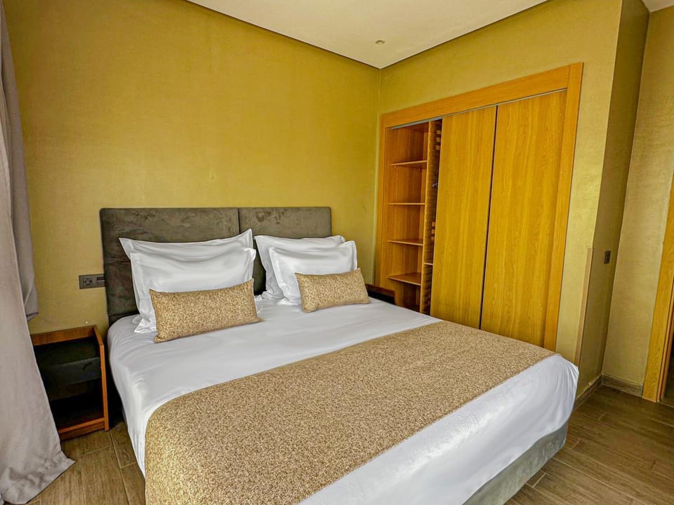 Bed, Photo of the whole room, Bedroom, wardrobe