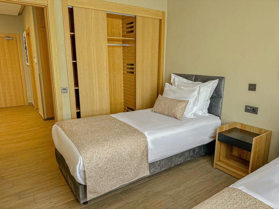 Bed, Photo of the whole room, Bedroom, wardrobe