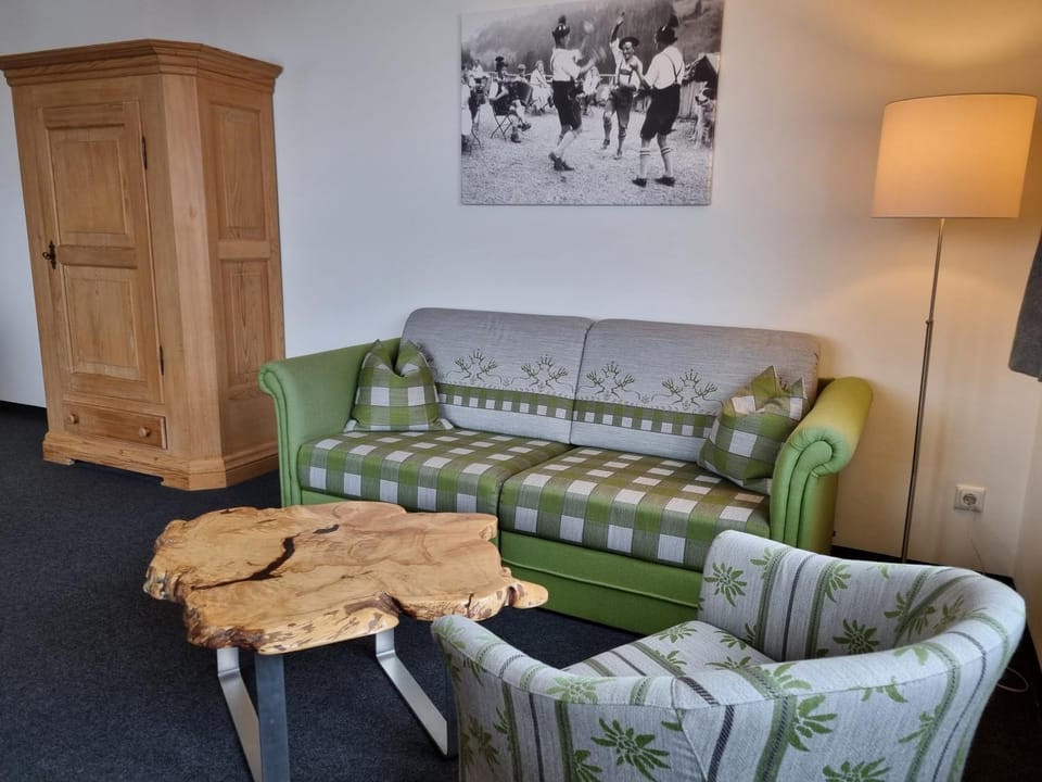 Living room, Photo of the whole room, Seating area