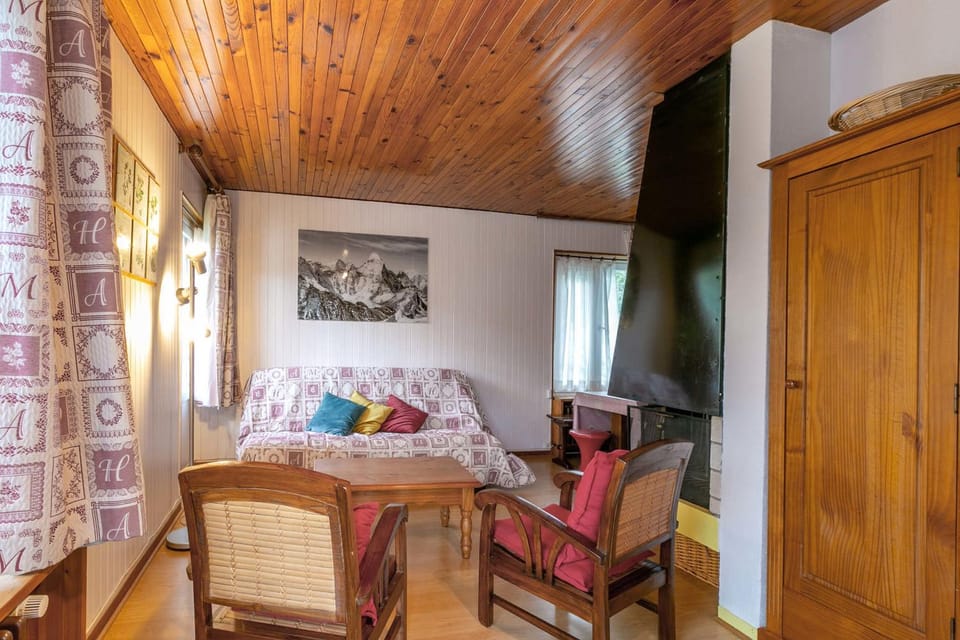 Village center with balcony view and parking Apartment in La Clusaz