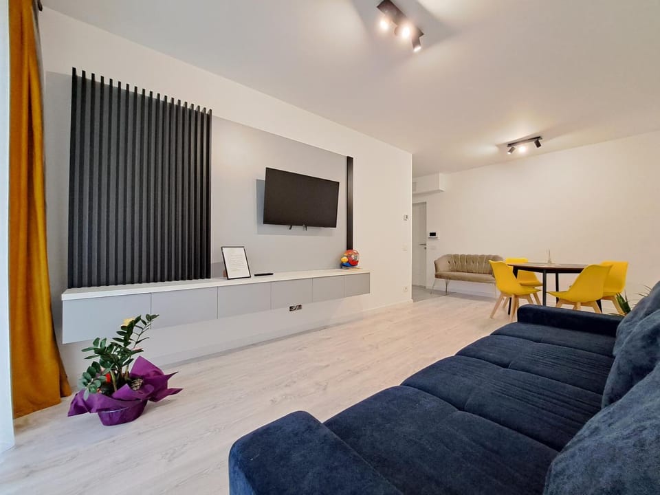 Communal lounge/ TV room, TV and multimedia, Living room, Seating area, Evening entertainment