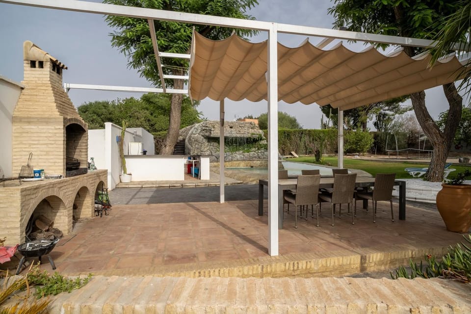 BBQ facilities, Swimming pool
