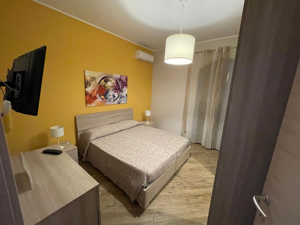 Bed, TV and multimedia, Bedroom, air conditioner