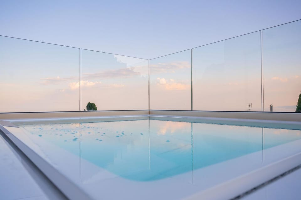 Solarium, Balcony/Terrace, Swimming pool, Swimming pool, Sunset