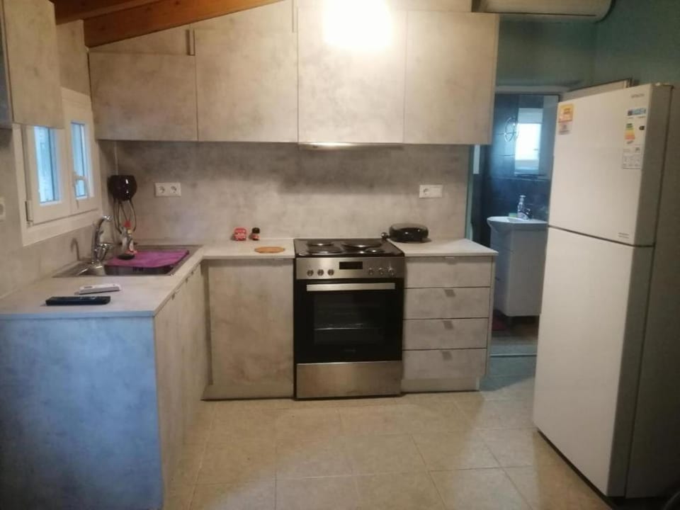 Kitchen or kitchenette, pet friendly, stove