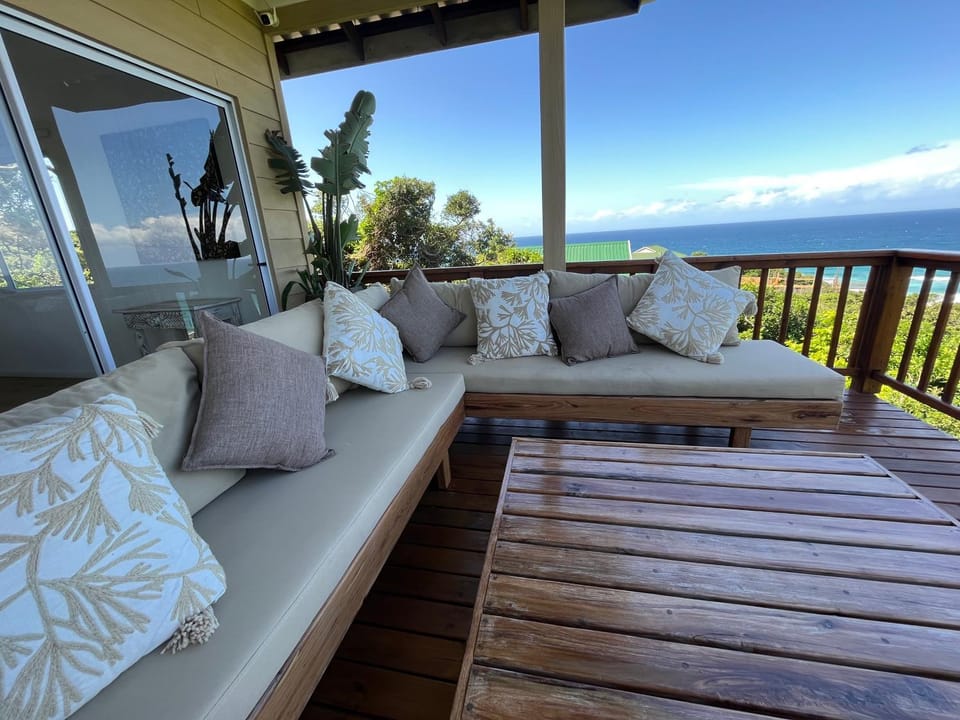 View (from property/room), Balcony/Terrace, Seating area, Sea view
