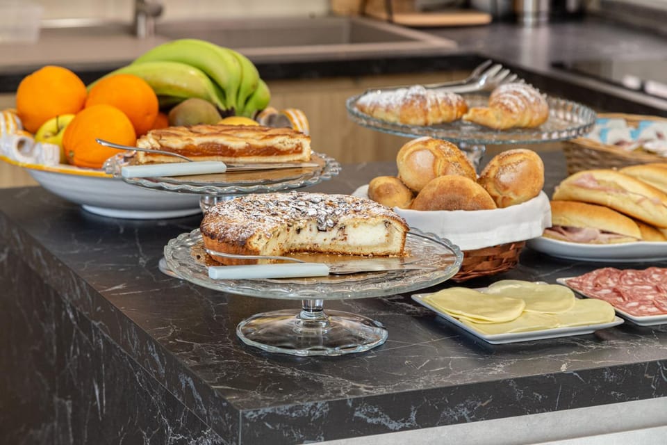 Food and drinks, Food, Breakfast, Continental breakfast, Italian breakfast