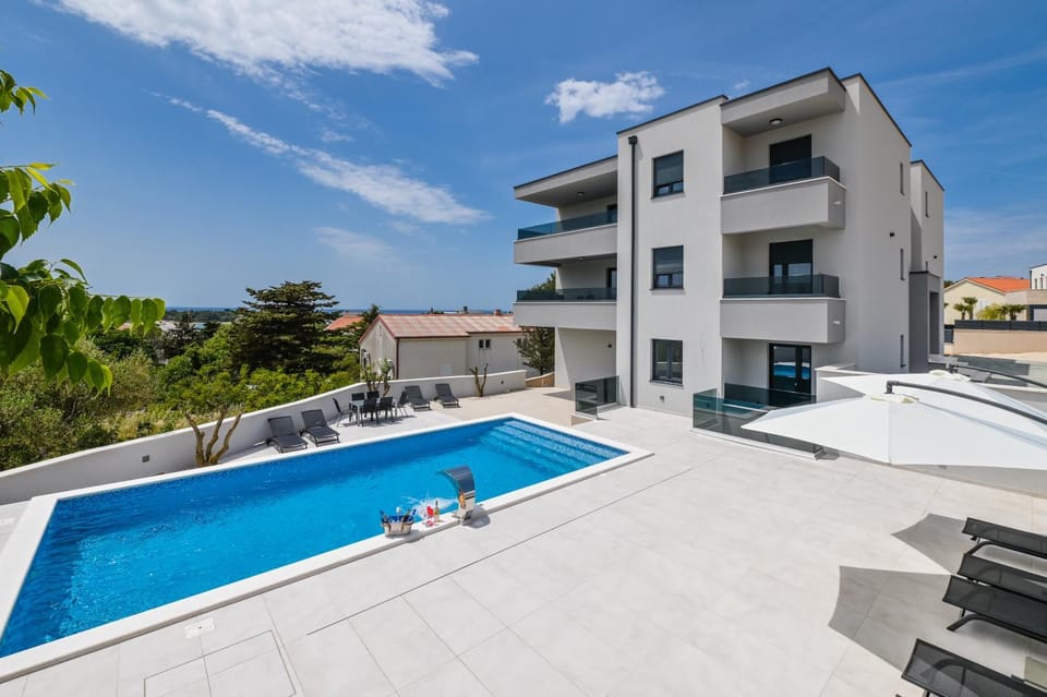 Property building, Swimming pool