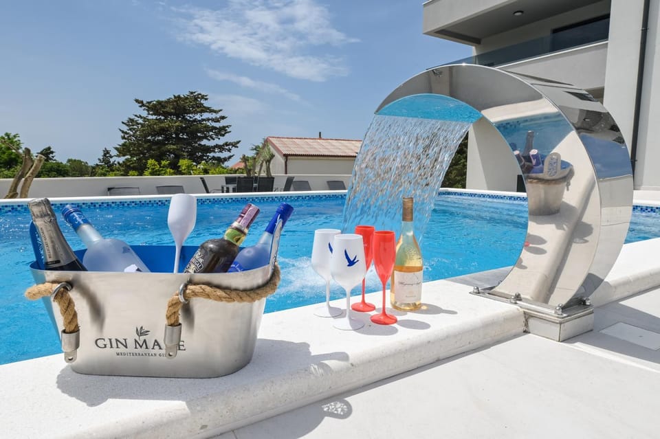 Swimming pool, Drinks