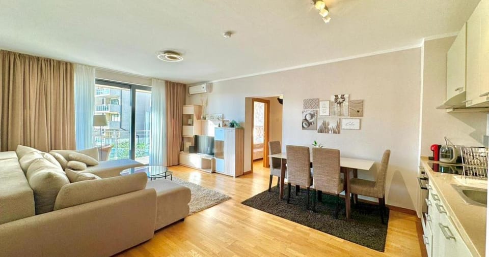 Kitchen or kitchenette, Living room, Dining area
