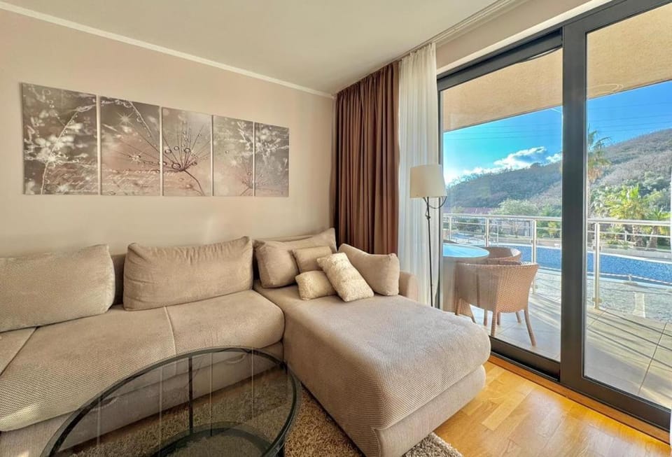 Balcony/Terrace, Living room