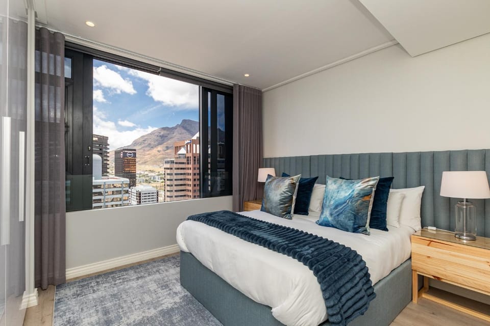 Bed, Bedroom, City view, Mountain view