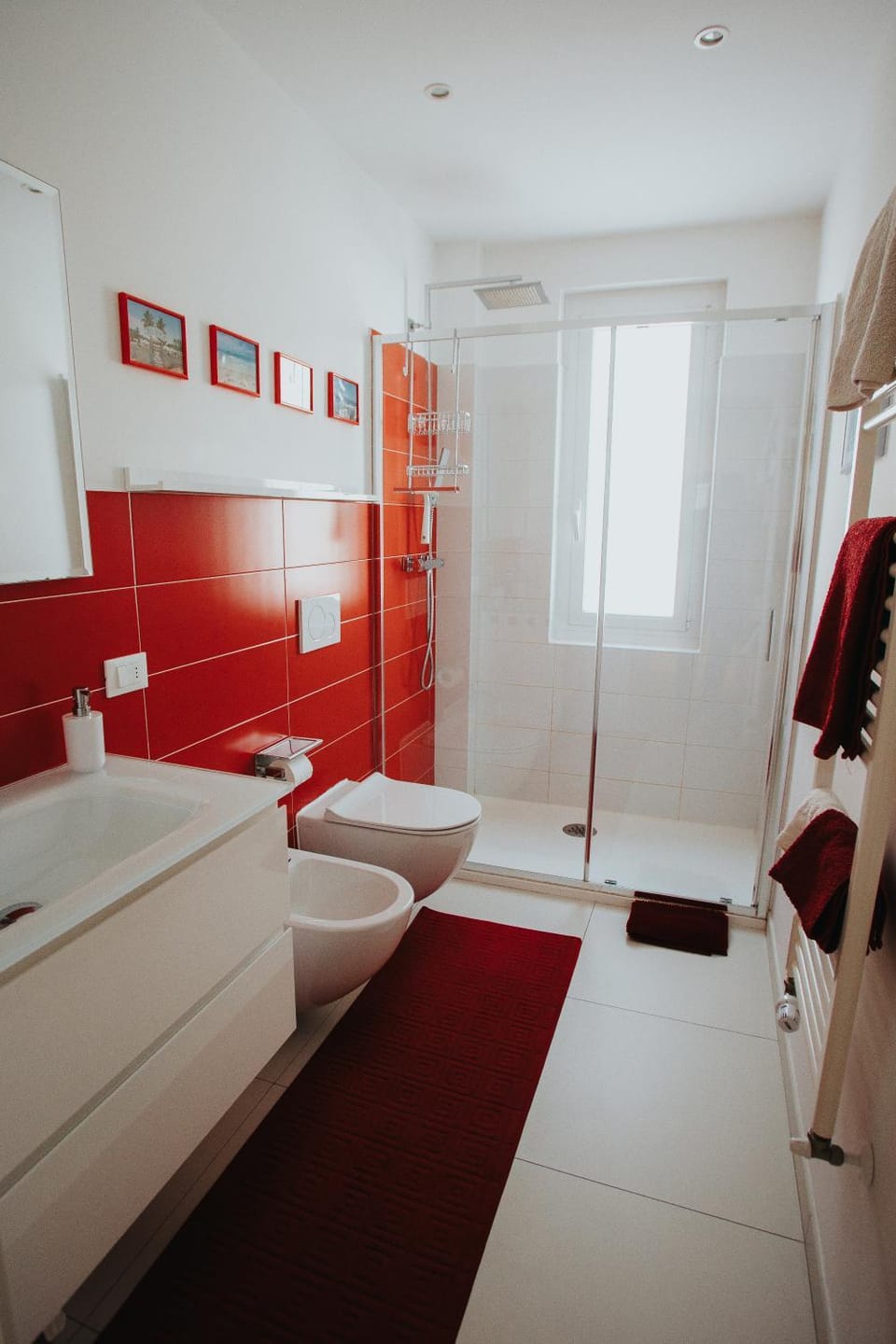 Shower, Toilet, Bathroom, towels