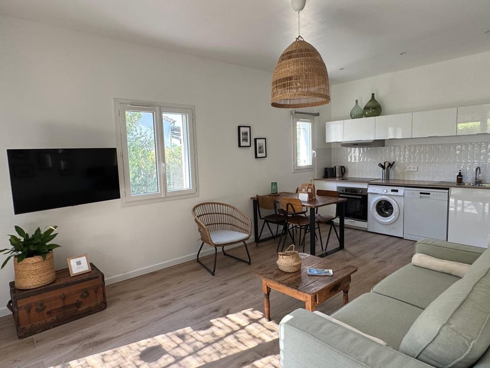 Le Rossignol 3, Aiguebelle plage, Le Lavandou Apartment in Le Lavandou