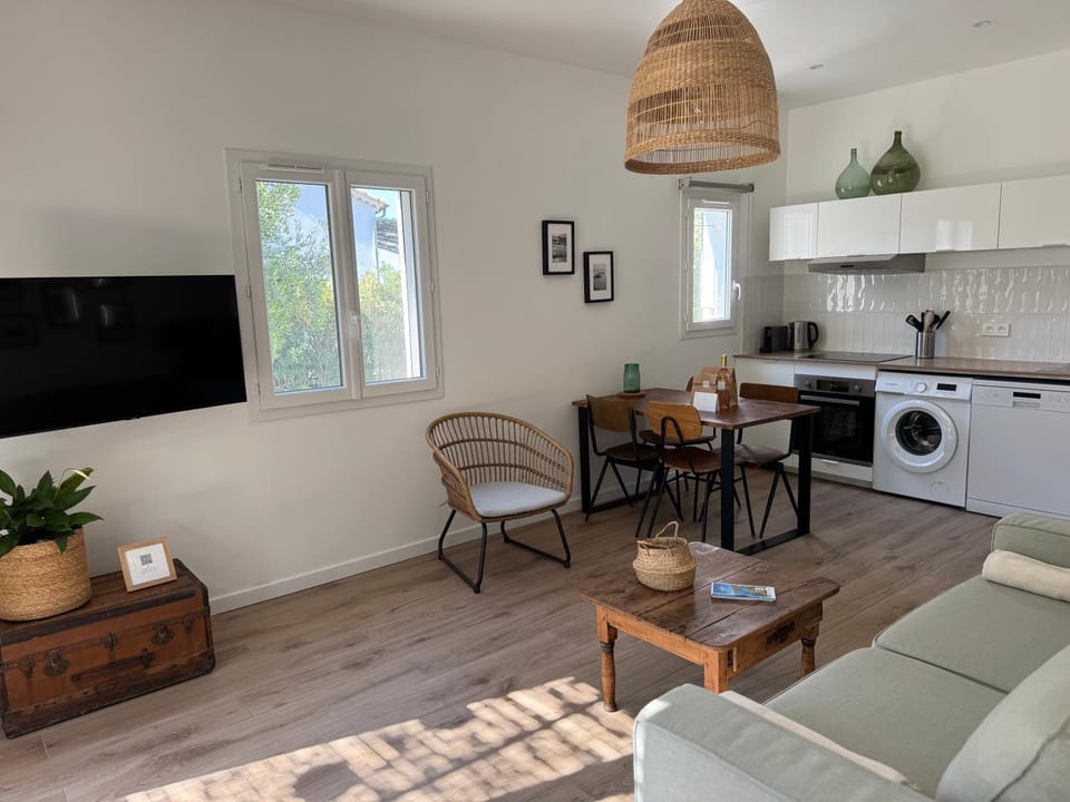 Le Rossignol 3, Aiguebelle plage, Le Lavandou Apartment in Le Lavandou