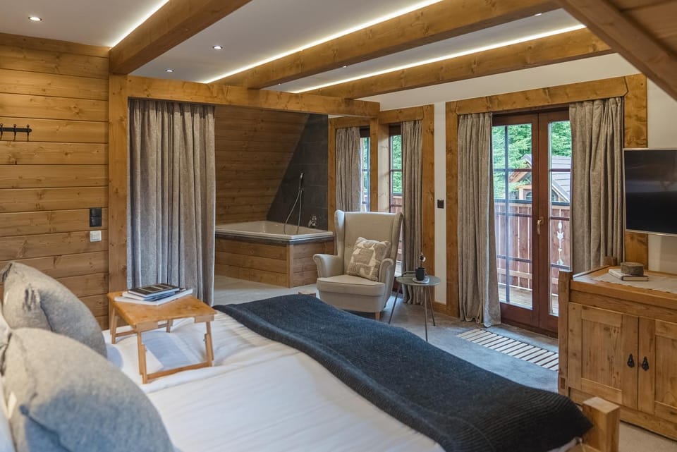 Bed, Bedroom, Bath