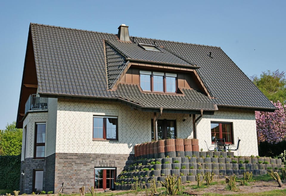 Property building, Day