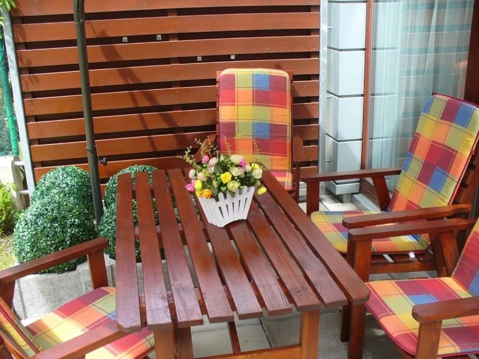 Garden apartment with garage in central Prague Apartment in Prague