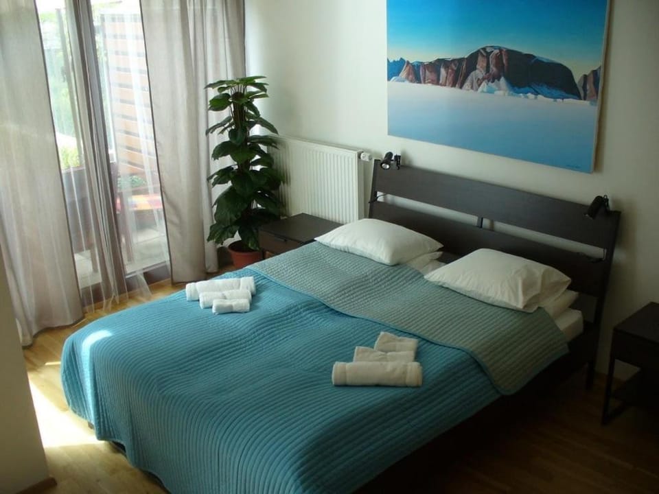 Garden apartment with garage in central Prague Apartment in Prague