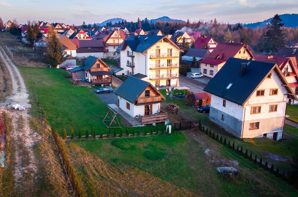 Property building, Day, Neighbourhood, Natural landscape, Bird's eye view, City view