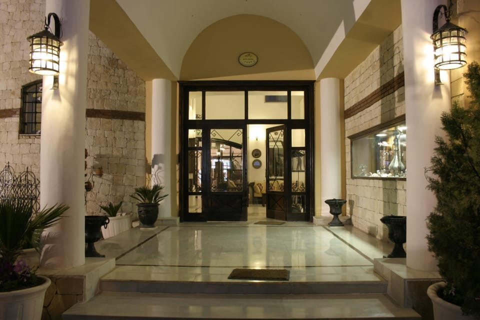 Facade/entrance