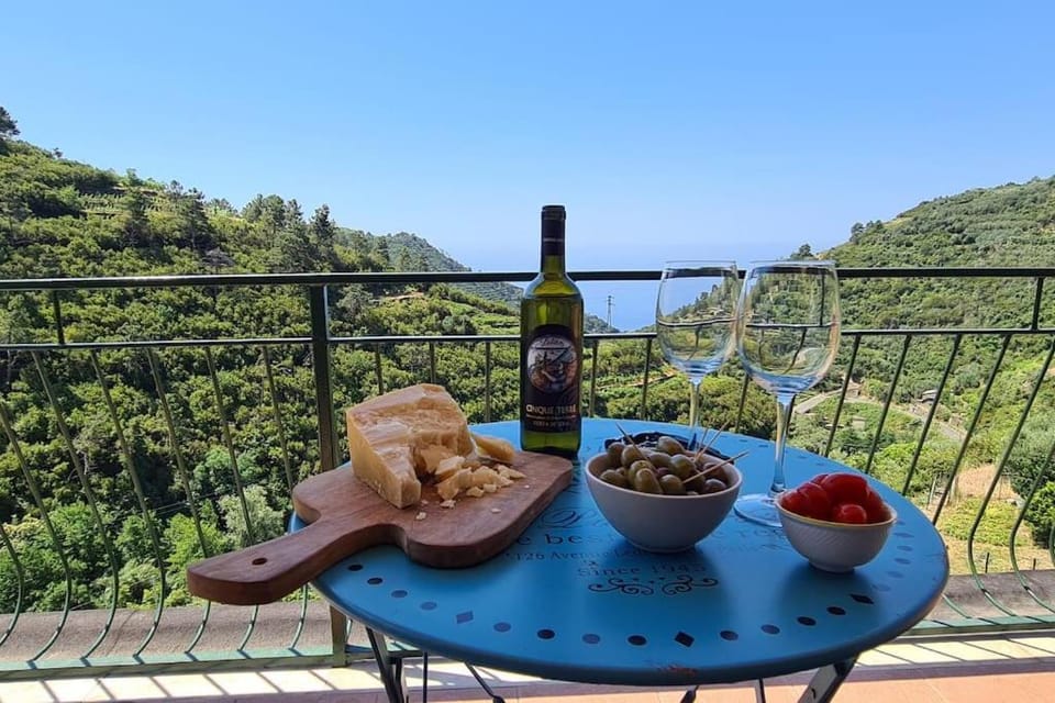 Natural landscape, View (from property/room), Balcony/Terrace, Food, Drinks