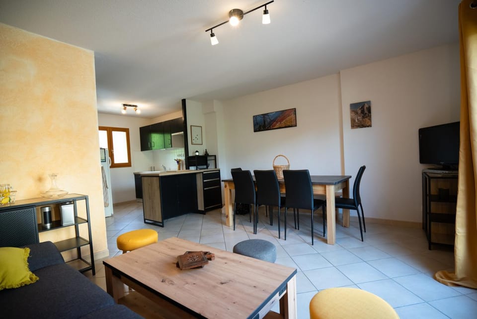 Living room, Dining area