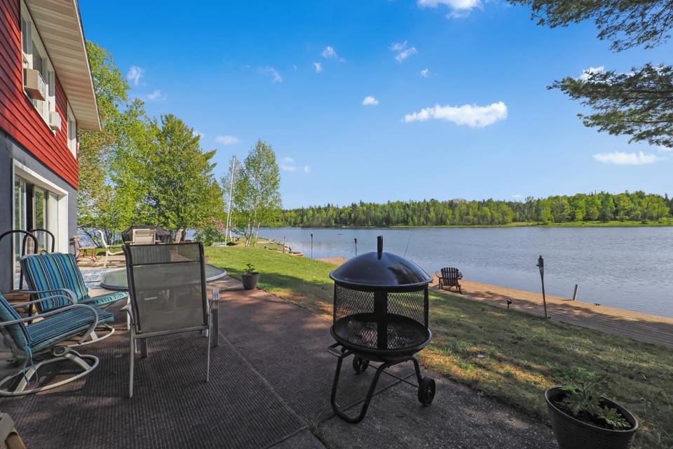 The Banks - Secluded WATERFRONT gem! Kayaks and Canoes included! home House in Michigan