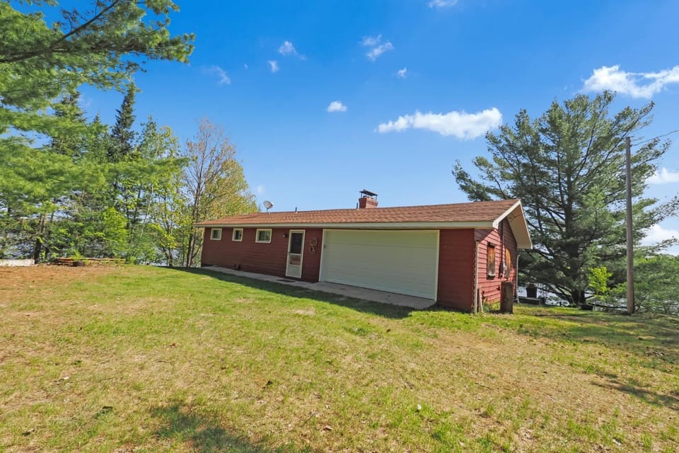 The Banks - Secluded WATERFRONT gem! Kayaks and Canoes included! home House in Michigan