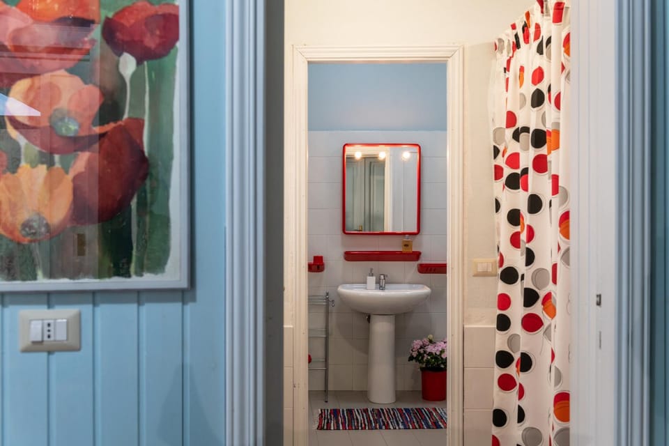 Bathroom, Decorative detail, acessibility