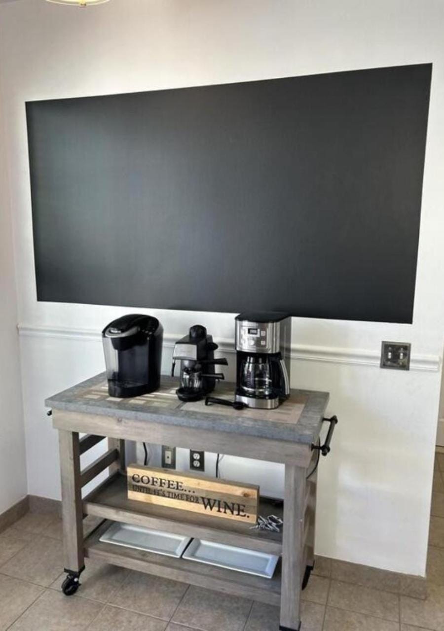 Coffee/tea facilities, minibar