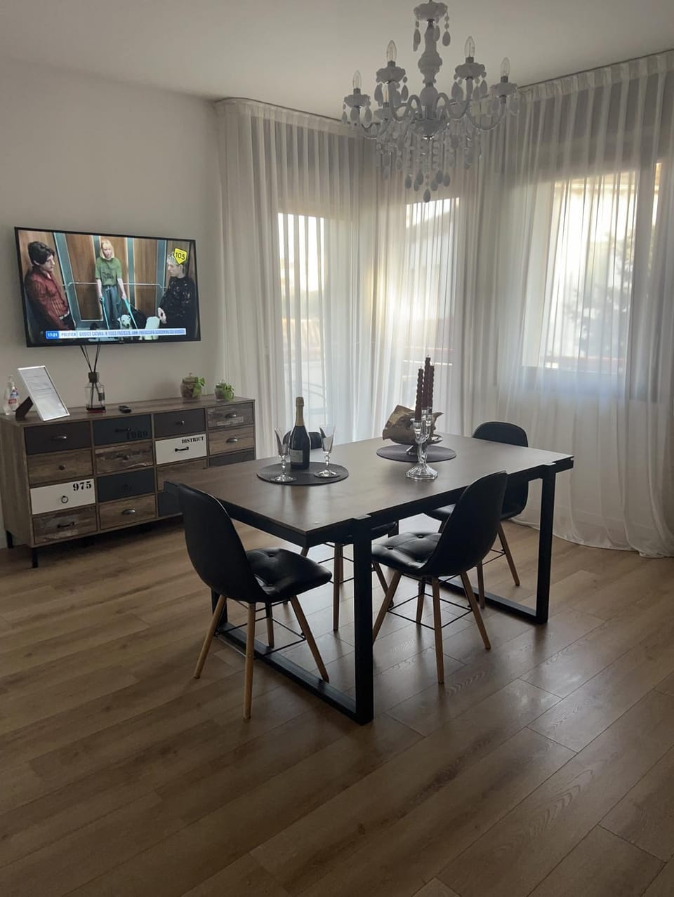 Living room, Dining area