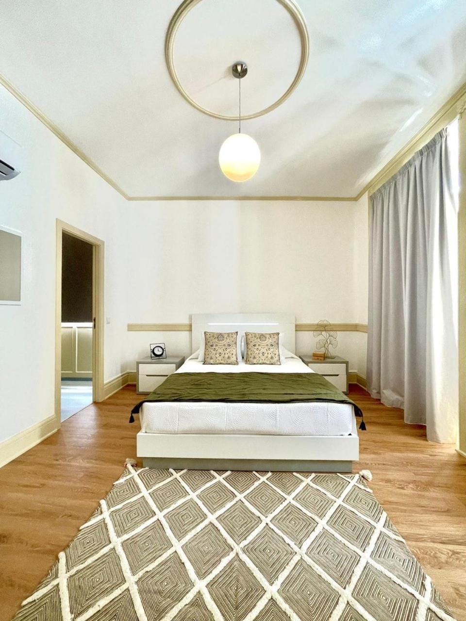 Bed, Photo of the whole room, Bedroom