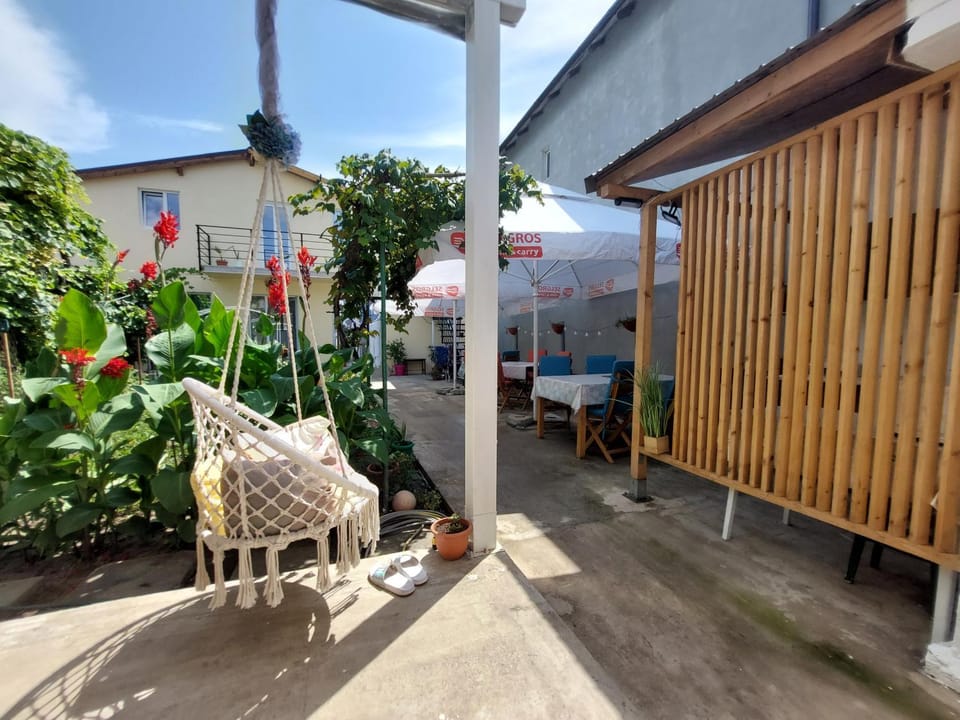 Property building, Spring, Day, Garden, Dining area, Garden view