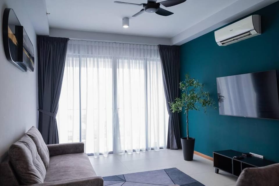 Communal lounge/ TV room, TV and multimedia, Living room, Seating area, air conditioner
