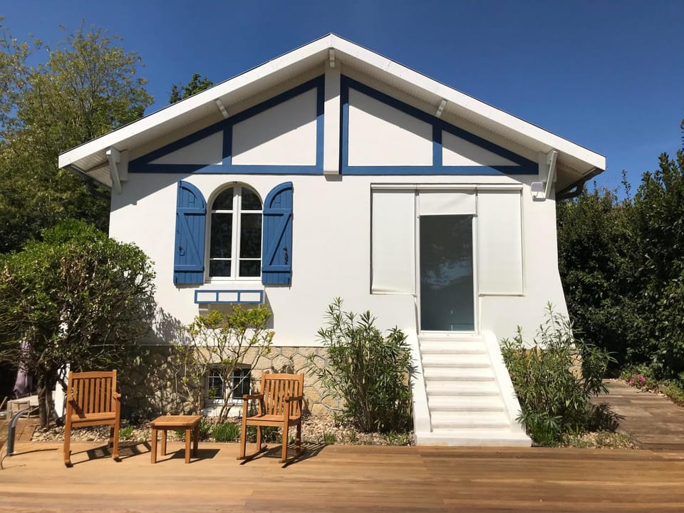 Property building, Facade/entrance, Garden