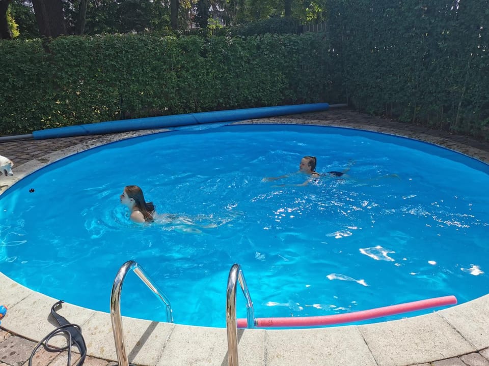 Swimming pool, children