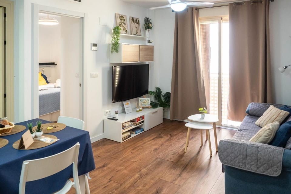 TV and multimedia, Living room, Seating area, Dining area