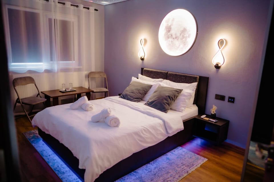 Bed, Photo of the whole room, Bedroom