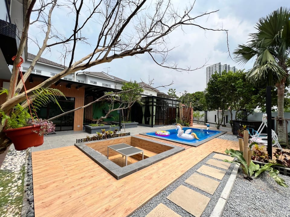 The Uniique Haus - Johor 1st Staycation Water Dining Experience House in Johor Bahru