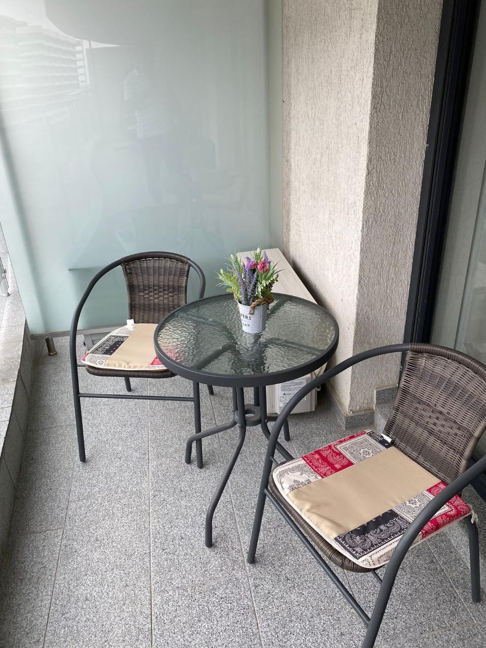Seating area, Dining area