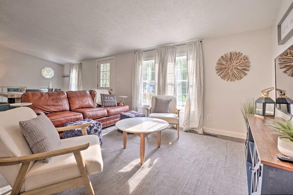 Breezy Coloma Getaway w/ Grill - 1 Mi to Beaches! House in Lake Michigan Beach